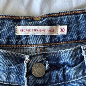 Levi’s Ribcage Straight Ankle Jeans - size 30